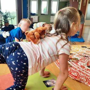 Kinder-Yoga